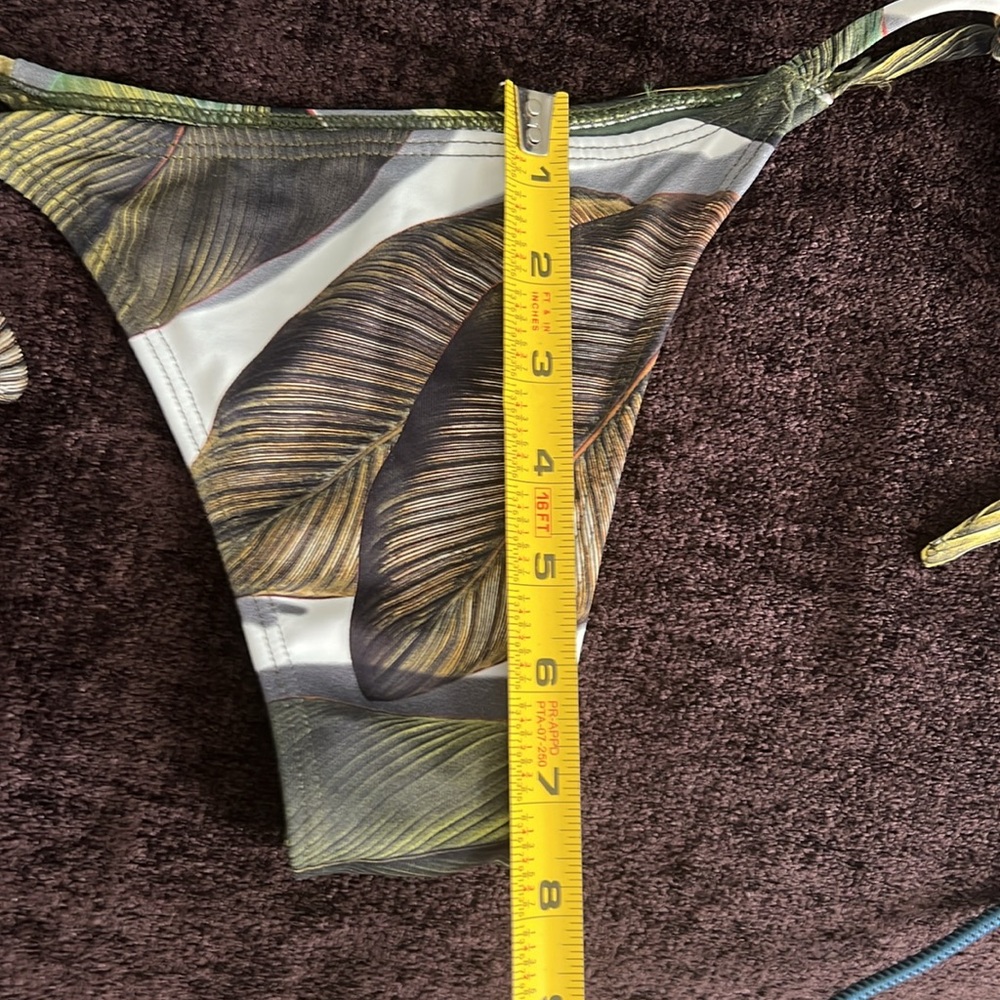 Bikini - Picture 4 of 5
